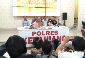 Kapolres Kepahiang AKBP Suparman saat konferensi pers penangkapan dua pelaku pencurian, Rabu (15/01/2020)